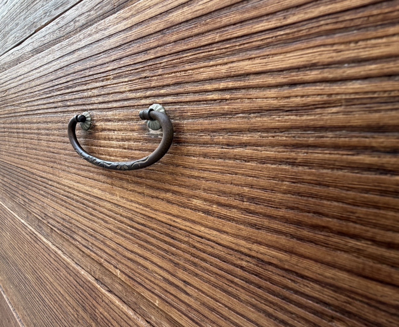 家具の木目・金物のディテール